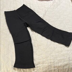 Lululemon 17” charcoal gray leggings